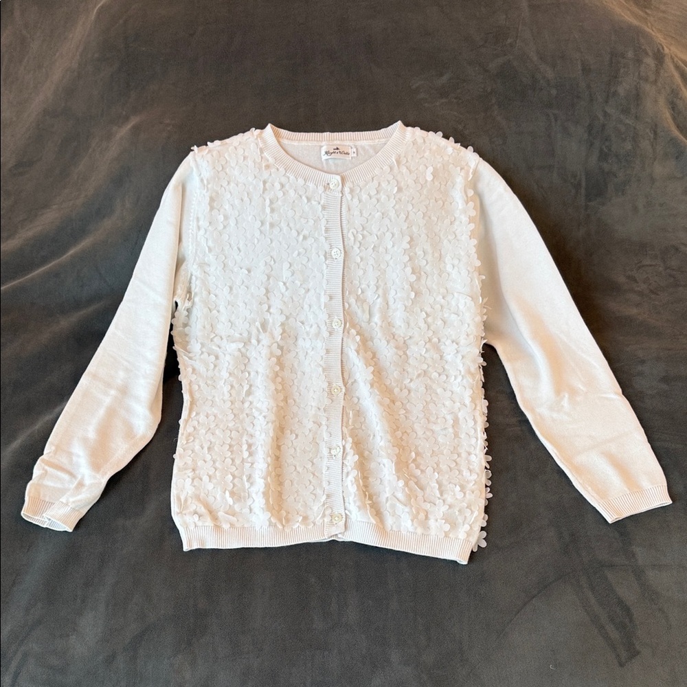 Elegant Knight & Wells White Flower Appliqué Sweater